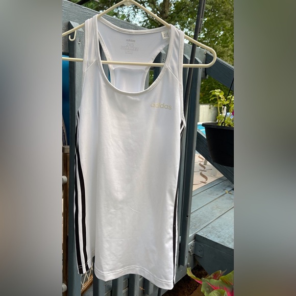 NWOT Adidas Women's White Design 2 Move 3 Stripes Tank Top w/ side stripes, XXS - Picture 1 of 7